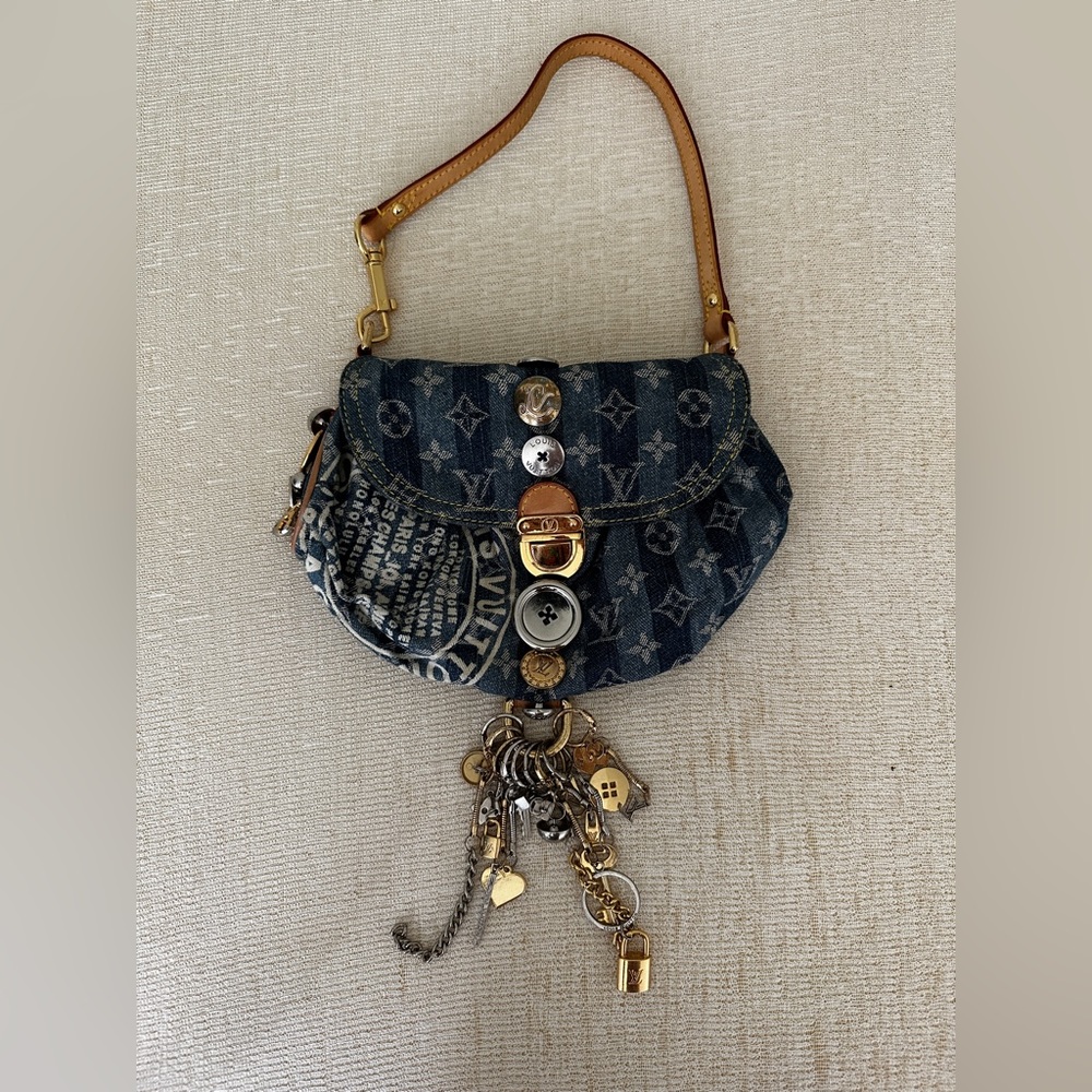 Judy Blame Denim Striped Pleaty Mini Raye Bag in Blue.